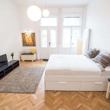 Newsunny Apartment At The Budacastle บูดาเปสต์ ภายนอก รูปภาพ